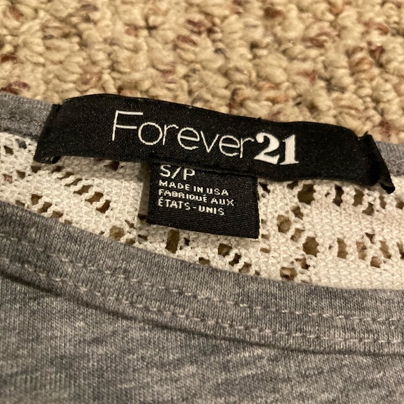 light weight long sleeve with sheer back - Picture 3 of 4